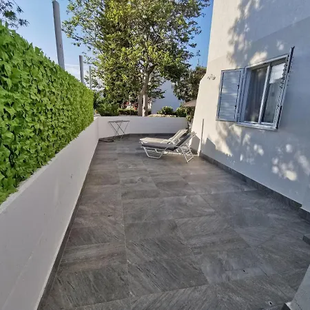Gardens Apartment *